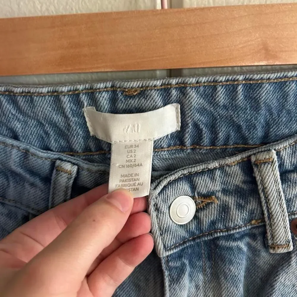 H&M light wash slouchy jeans size 2